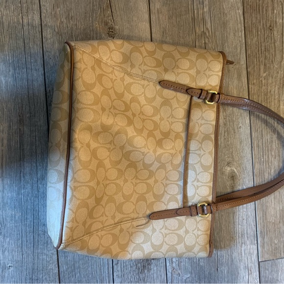 Coach purse - Picture 2 of 6